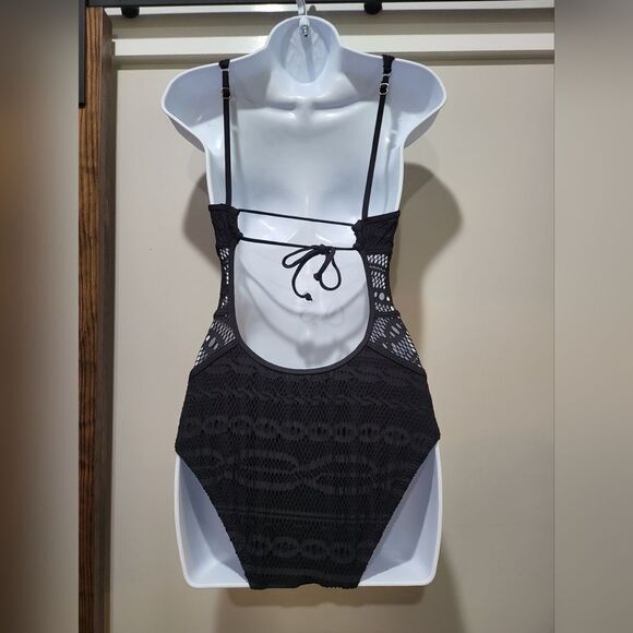 BECCA Color Play Savannah Crochet One Piece Swimsuit NWOT size Small Black - Picture 4 of 5